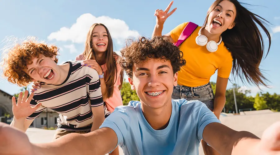 POI CV. Fomentar el diálogo, la colaboración y participación con otros actores políticos y sociales que puedan tener influencia en el bienestar de la infancia y la adolescencia